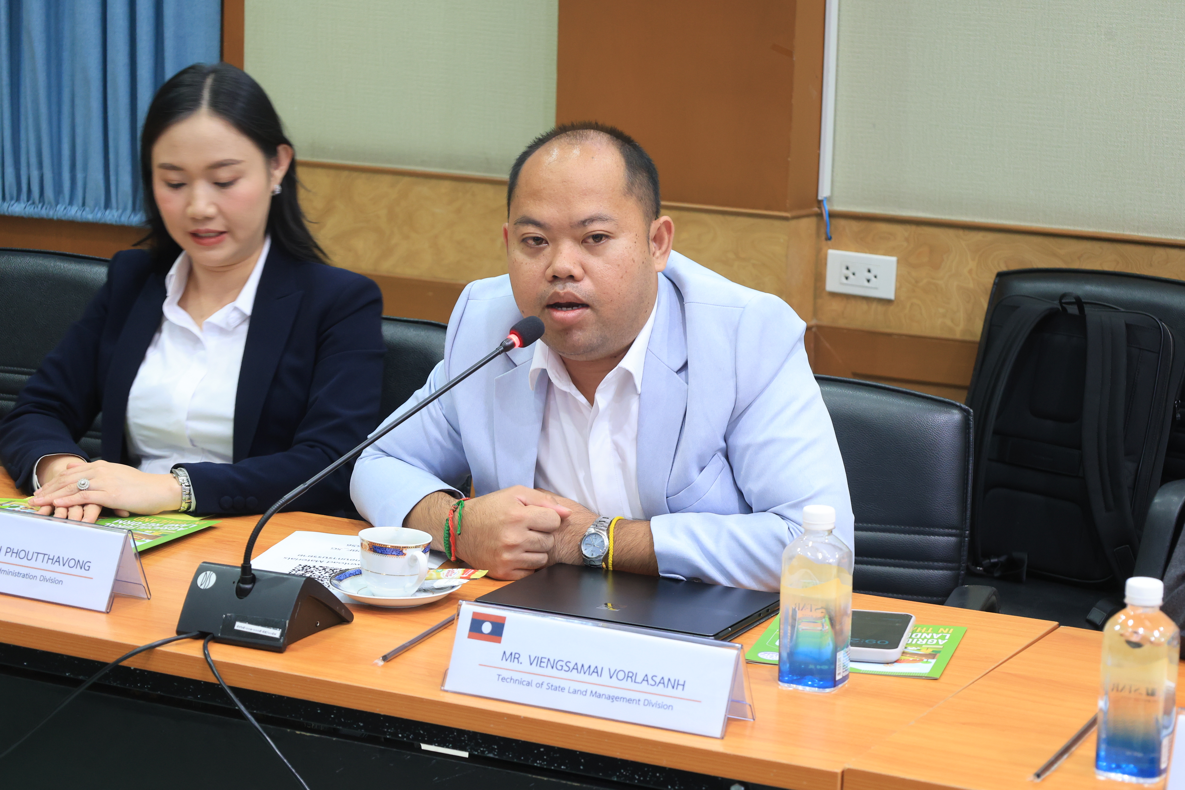 title - ส.ป.ก. ต้อนรับคณะผู้บริหารและเจ้าหน้าที่จากกรมบริหารและจัดการที่ดิน สปป.ลาว 